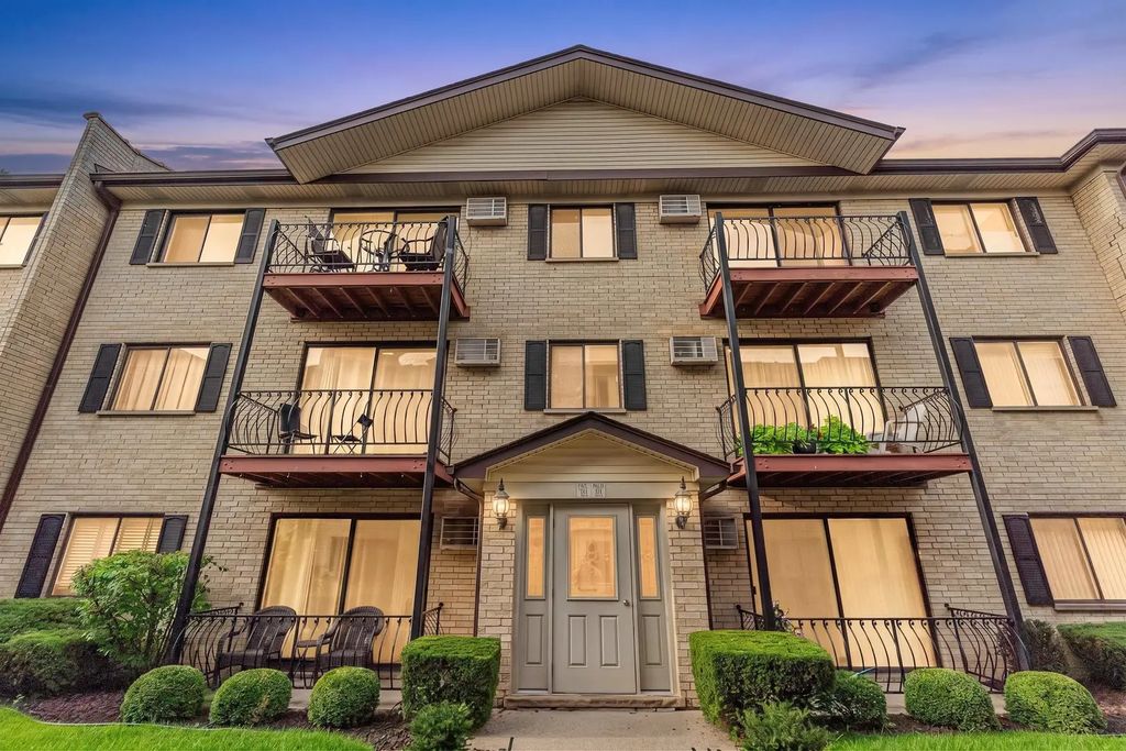 5151 N East River Road 332d, Chicago