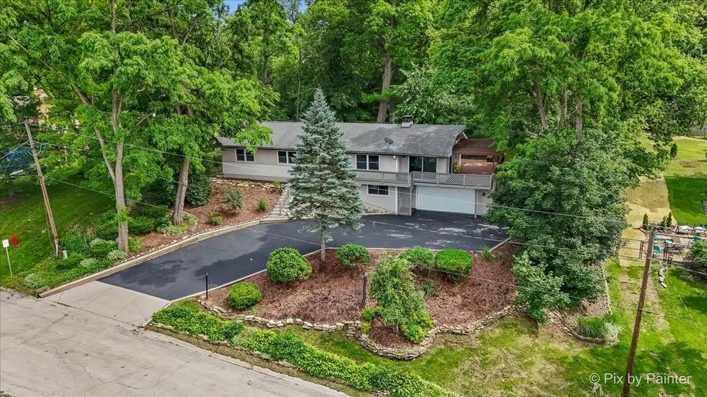 109 Wood Drive, Algonquin