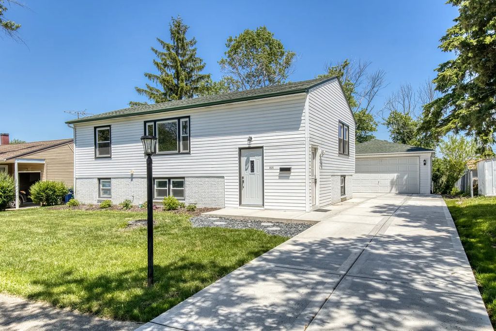 8920 Fairway Drive, Orland Park