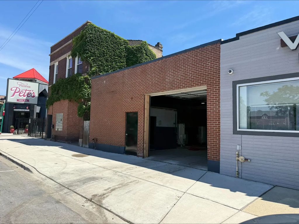3725 N Western Avenue, Chicago, 60618