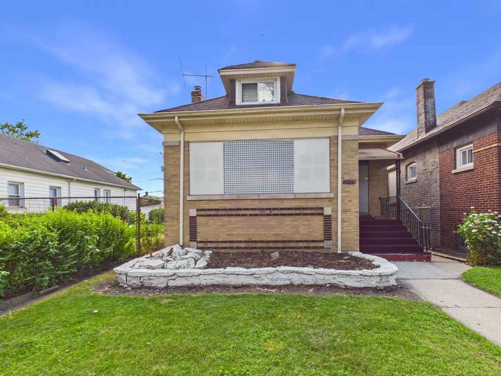 7826 S Paxton Avenue, Chicago
