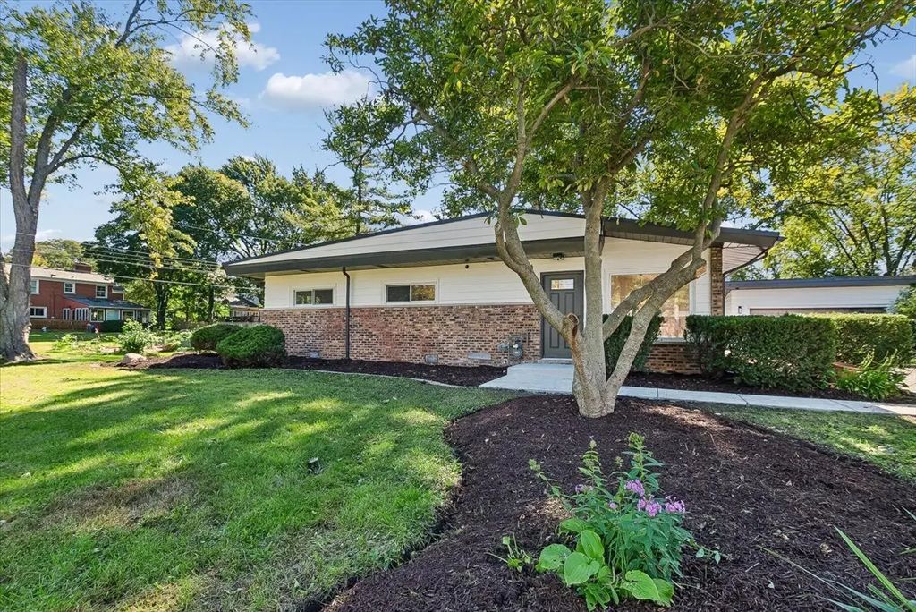 1901 W Plainfield Road, La Grange Highlands