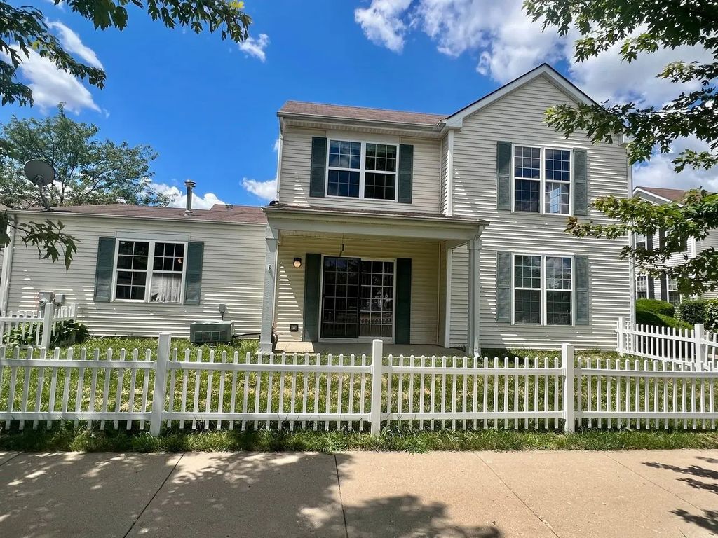889 Symphony Drive, Aurora