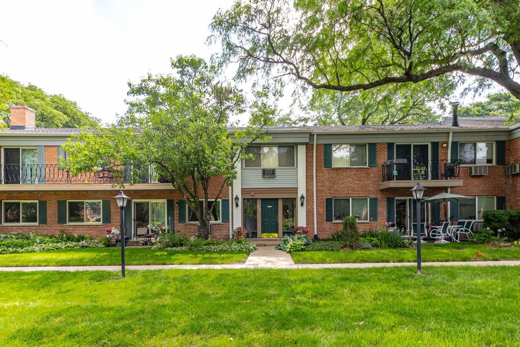 711 E Falcon Drive 201, Arlington Heights