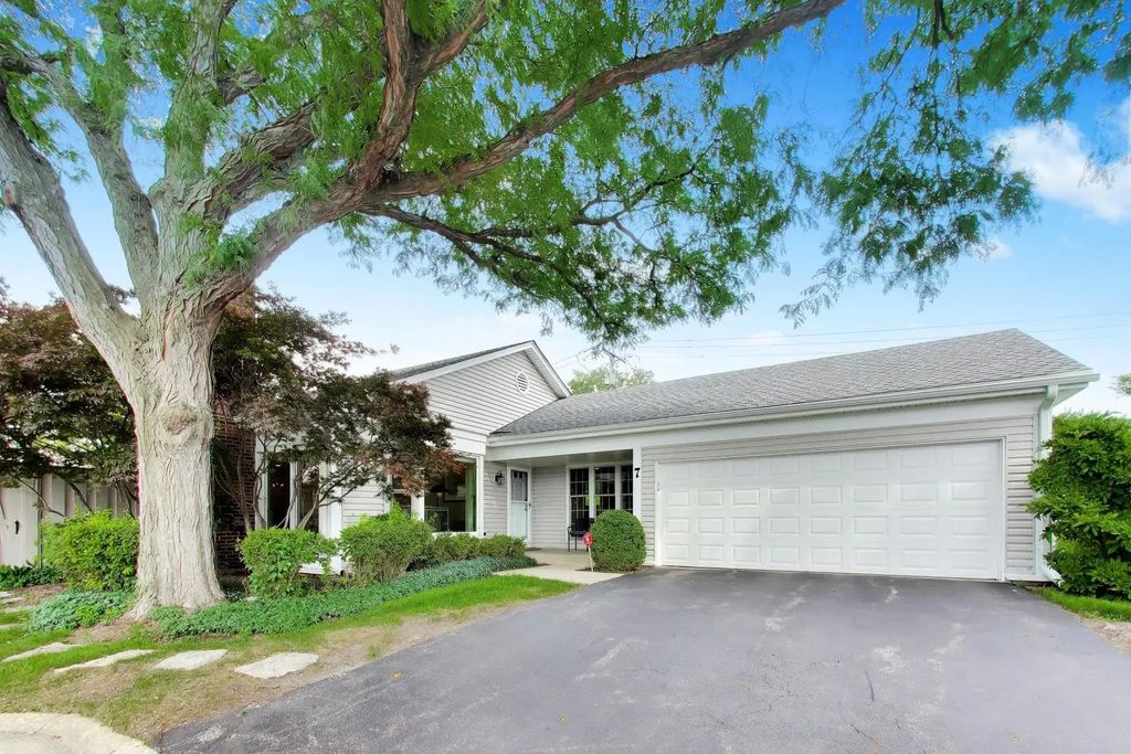 7 The Court Of Hidden Bay, Northbrook, 60062