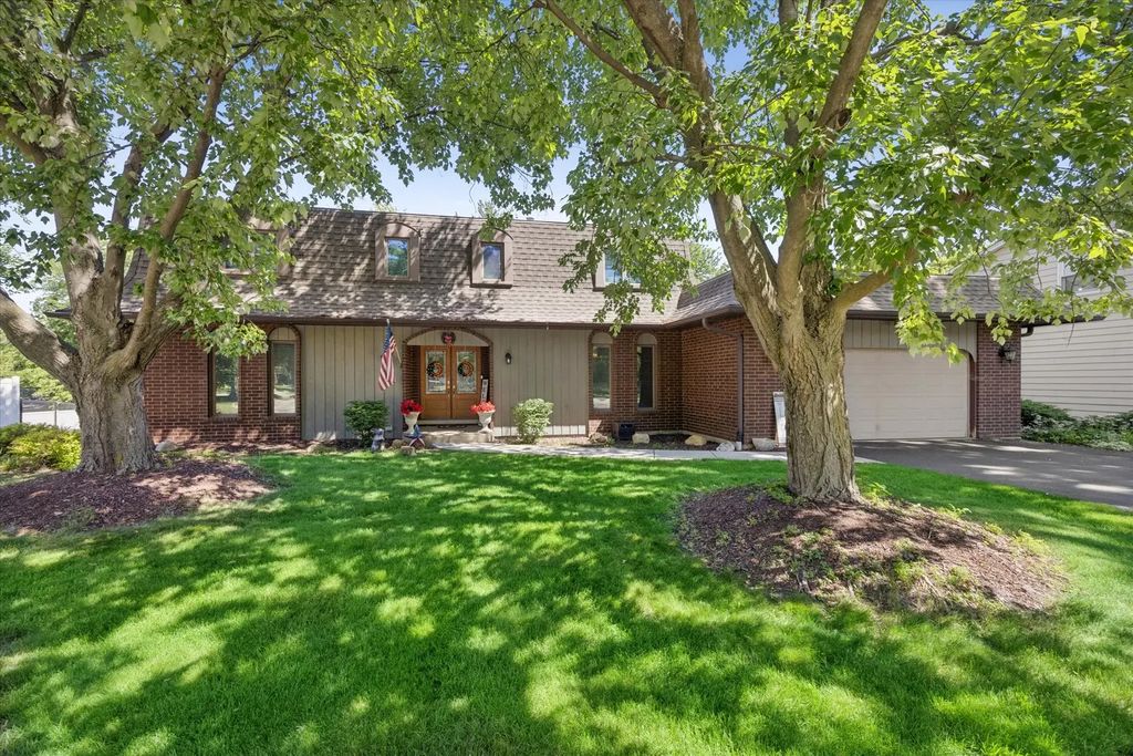 1490 Wood Avenue, Downers Grove