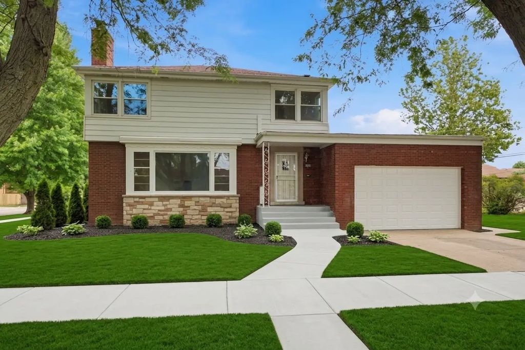 11659 S Maplewood Avenue, Chicago