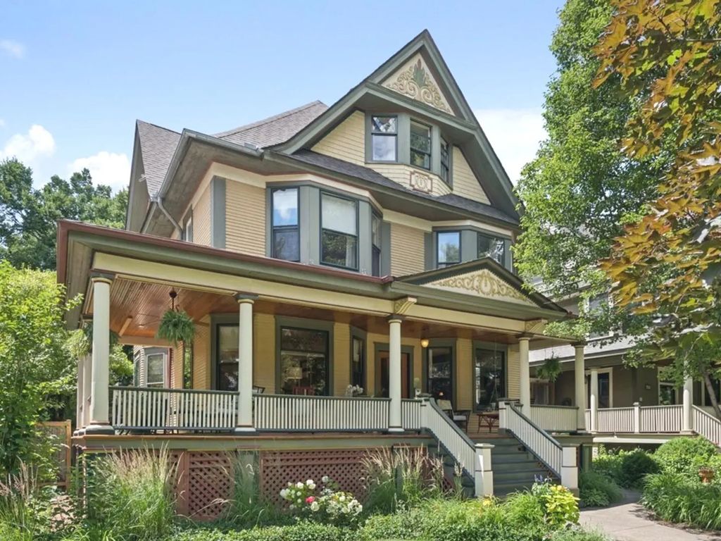 425 Clinton Avenue, Oak Park