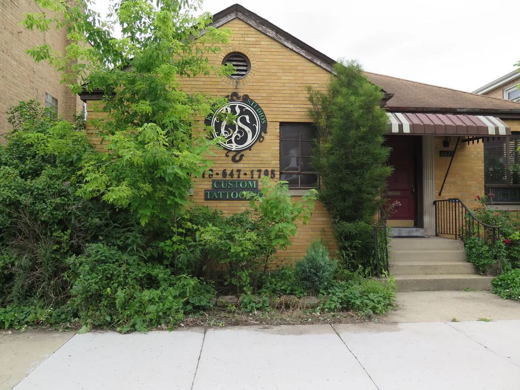 6027 W Addison Street, Chicago, 60634