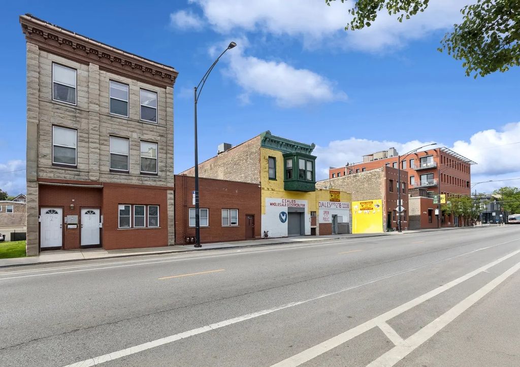2135 W Armitage Avenue, Chicago, 60647