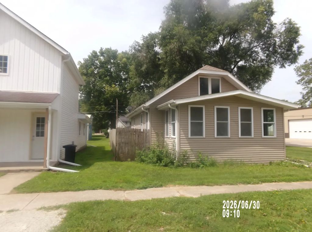 215 1st Avenue, Lyndon