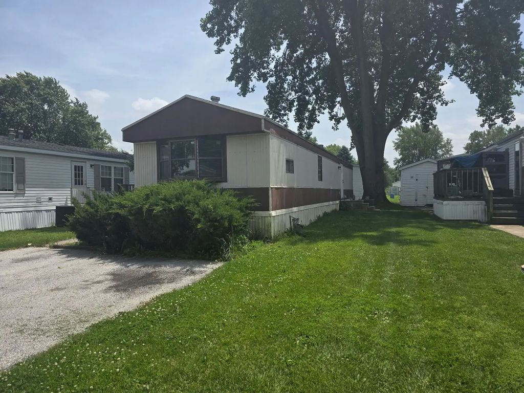 190 Carriage Lane 190, Sauk Village