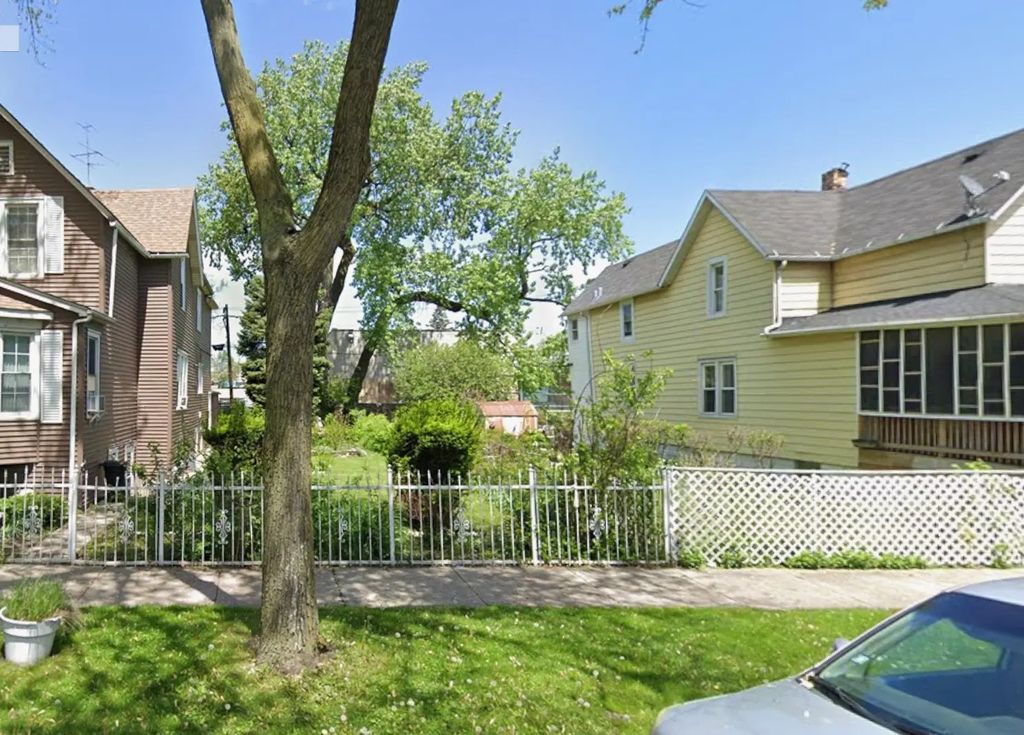 4635 W Erie Street, Chicago
