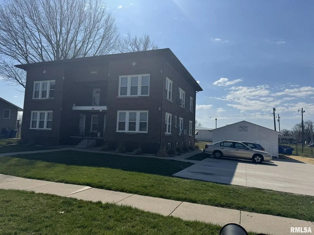 209 E 10th Street 5, De Witt