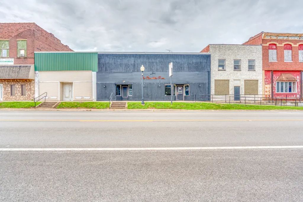 105 E Franklin Street, Sesser