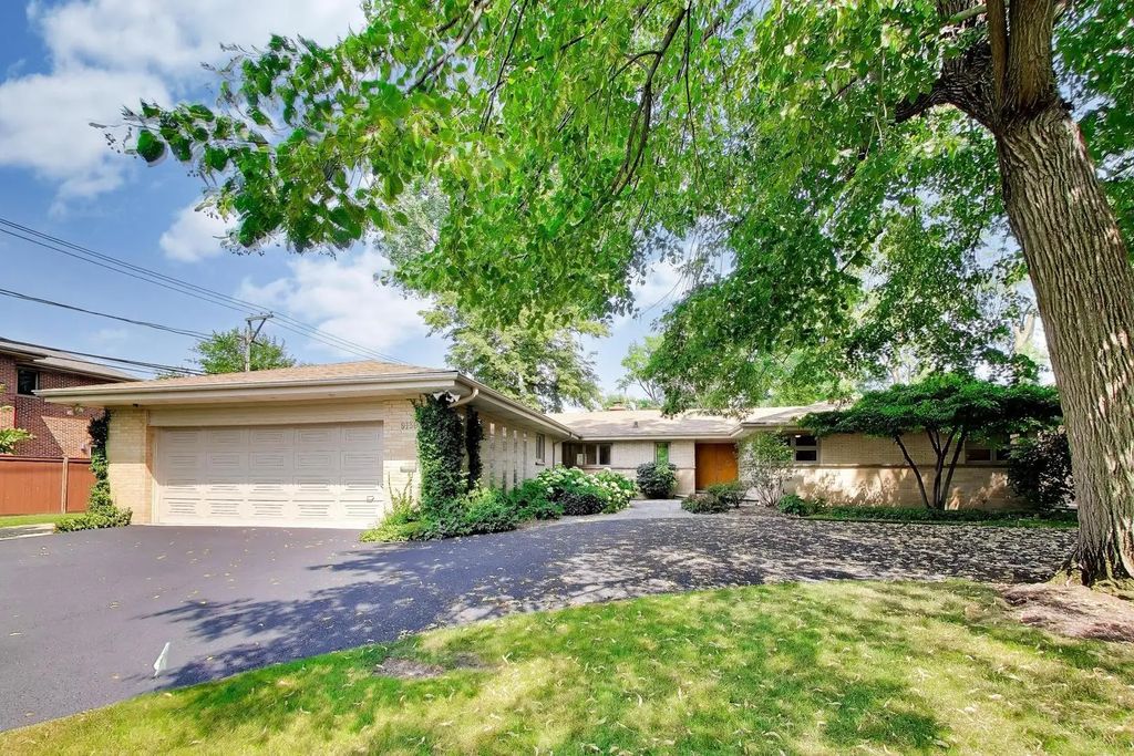 9139 Kedvale Avenue, Skokie