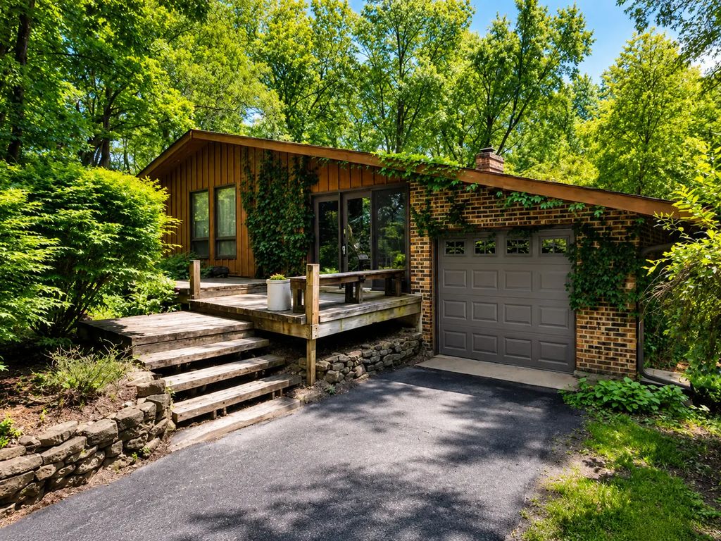 3n353 Pine Hills Road, St. Charles