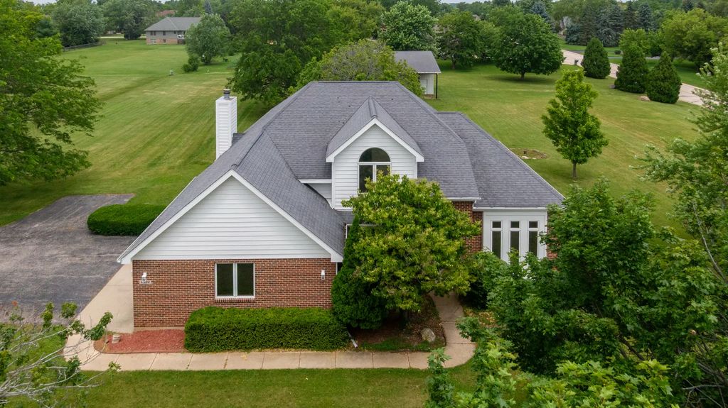 2302 English Prairie Road, Spring Grove