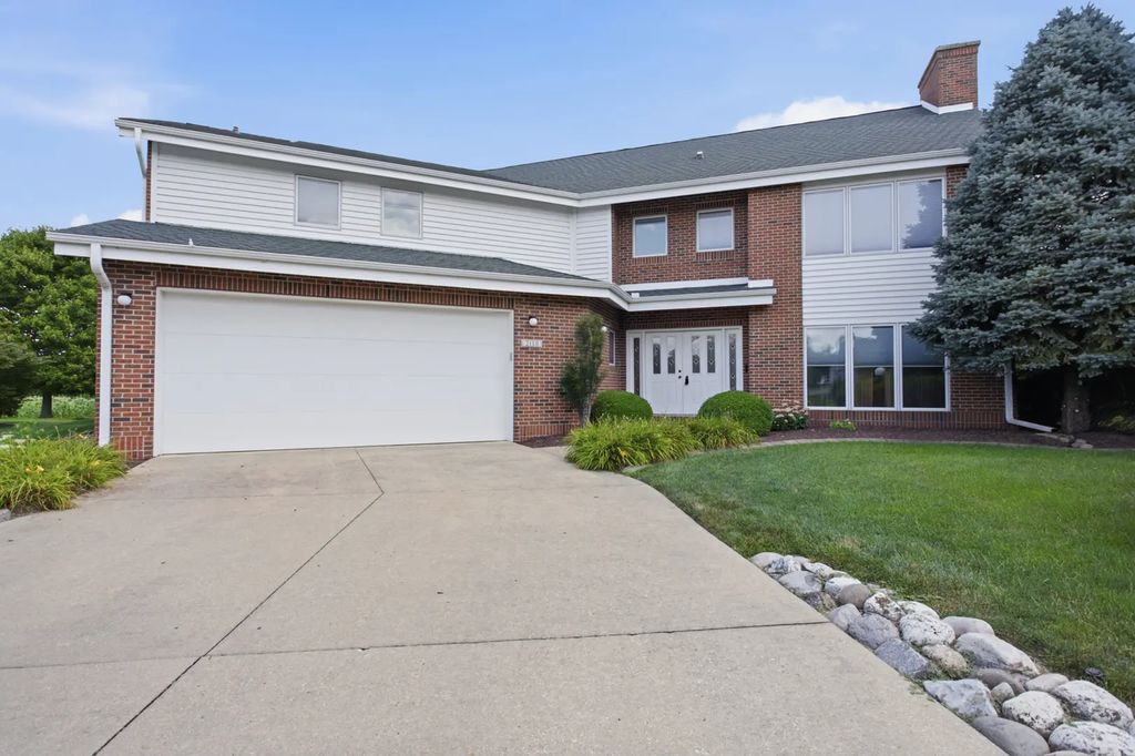 2110 Meadowlark Court, Urbana