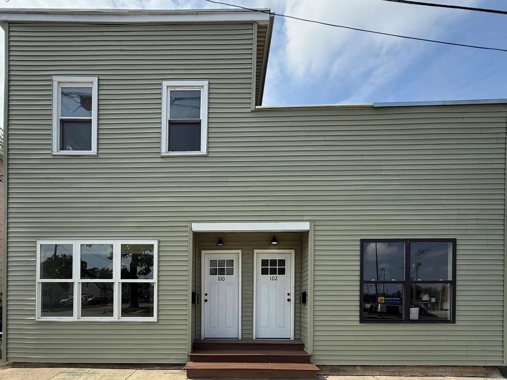 102 N Ohio Street, Aurora