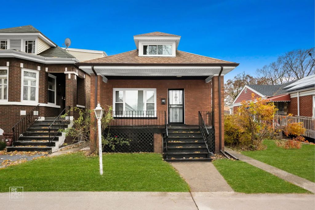 8420 S Carpenter Street, Chicago