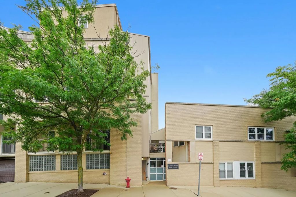 1834 Ridge Avenue 102, Evanston