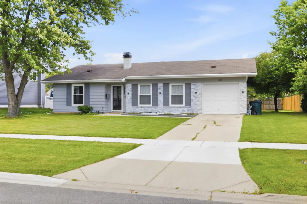 1470 Devonshire Lane, Hoffman Estates