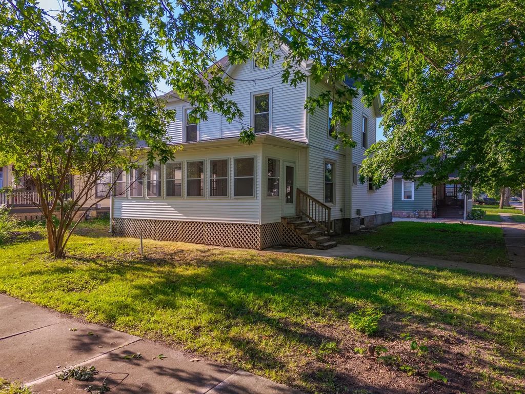 522 W Grove Street, Pontiac