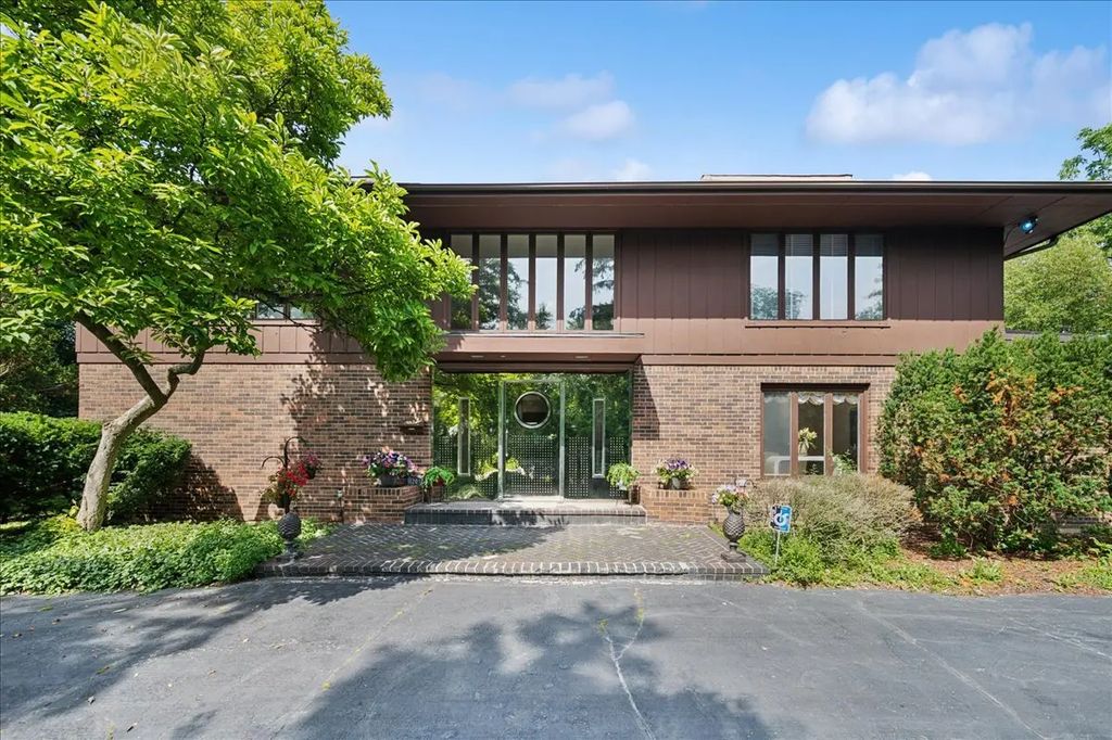 201 Aspen Lane, Highland Park, 60035