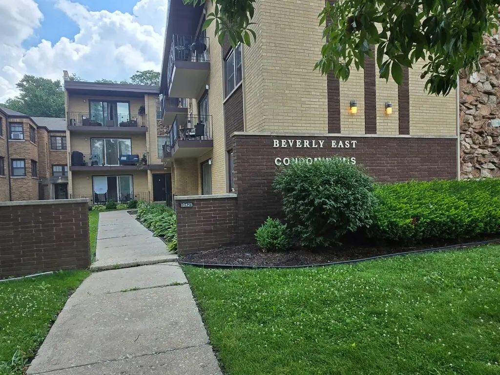 10425 S Hale Avenue 1c, Chicago