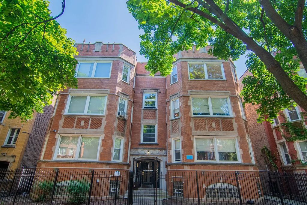 7841 S Kingston Avenue 1, Chicago