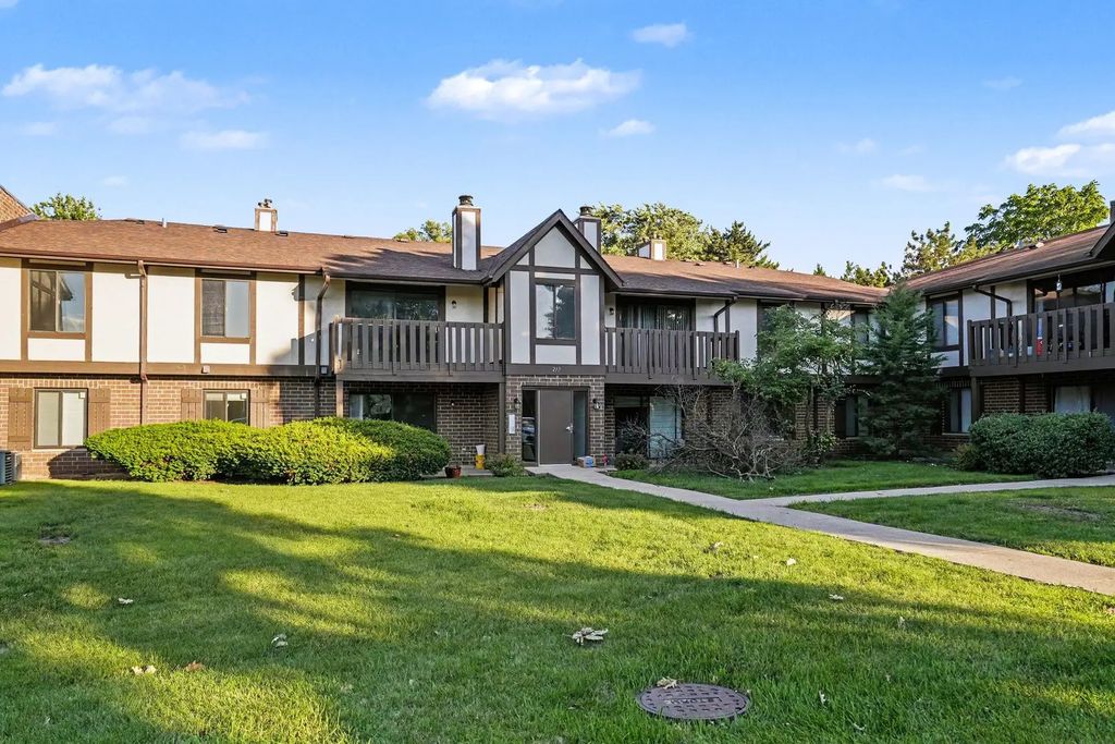 219 Uteg Street E, Crystal Lake