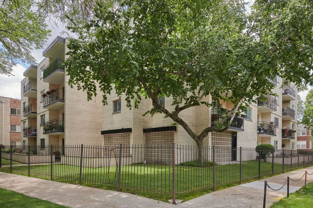 7074 N Ridge Boulevard 1e, Chicago