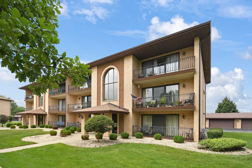 8324 160th Place 3w, Tinley Park