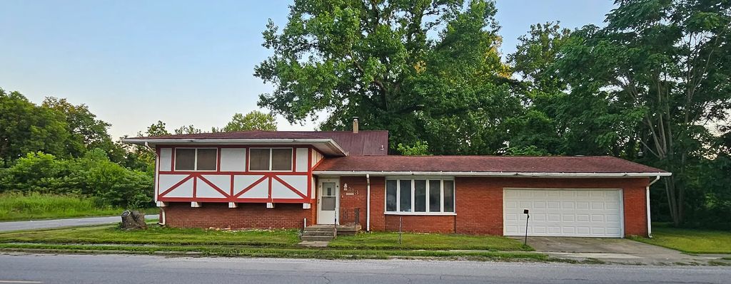213 Sycamore Street, Mounds