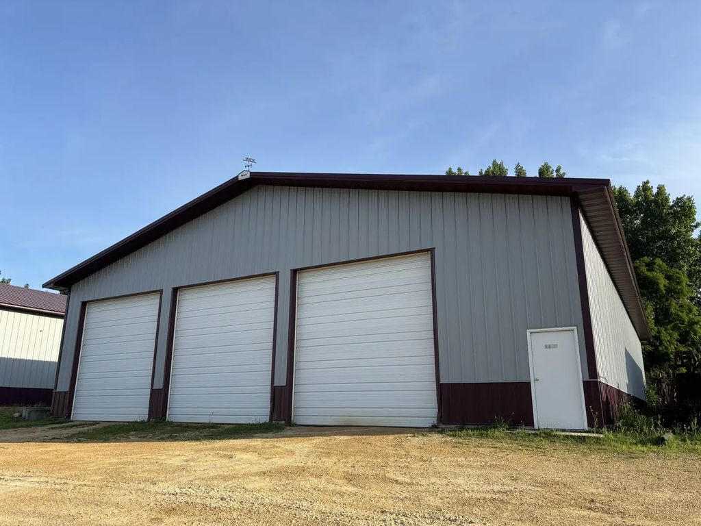 1600 12th Avenue, Clinton