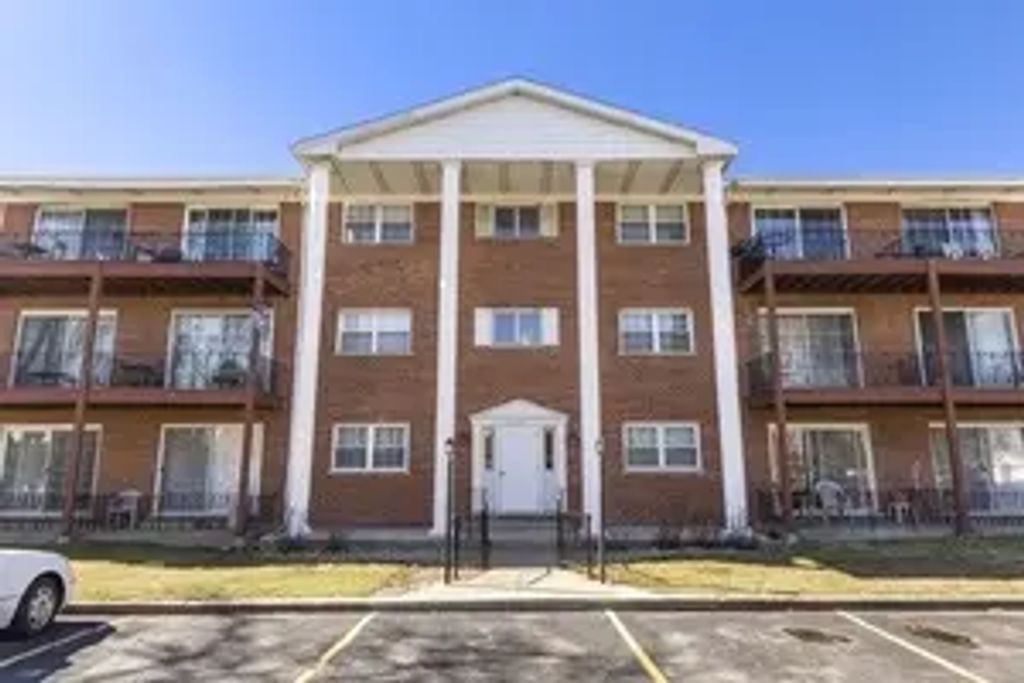 6135 W 94th Street B1, Oak Lawn