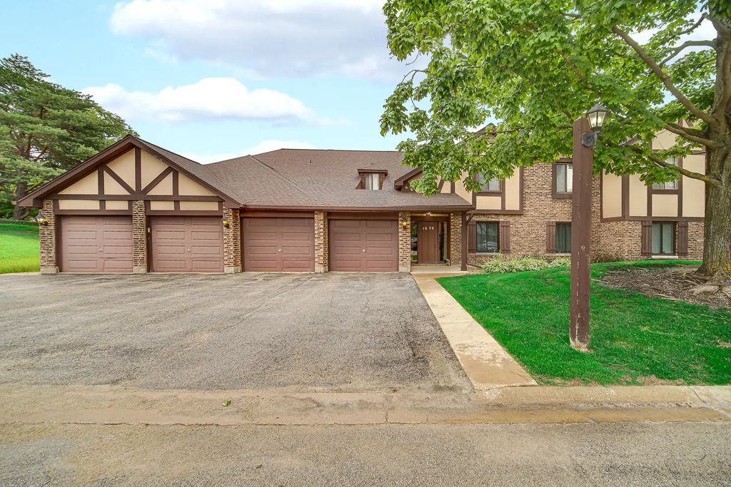 1659 Dover Court A, Wheaton