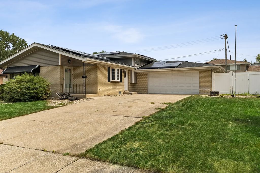 16457 Laura Lane, Oak Forest