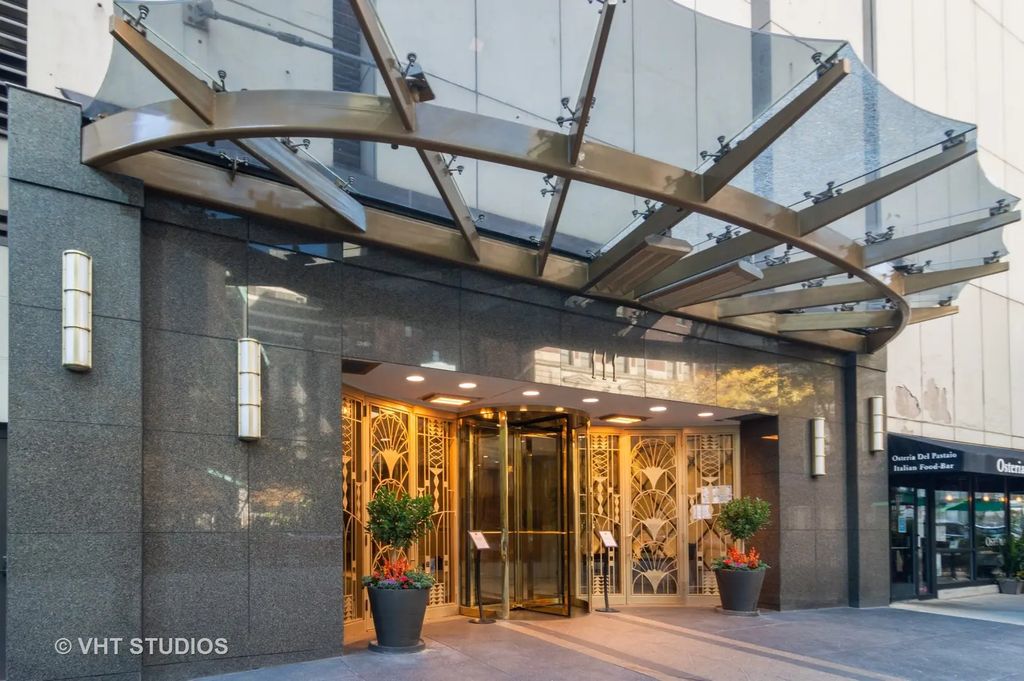 111 E Chestnut Street 52j, Chicago, 60611