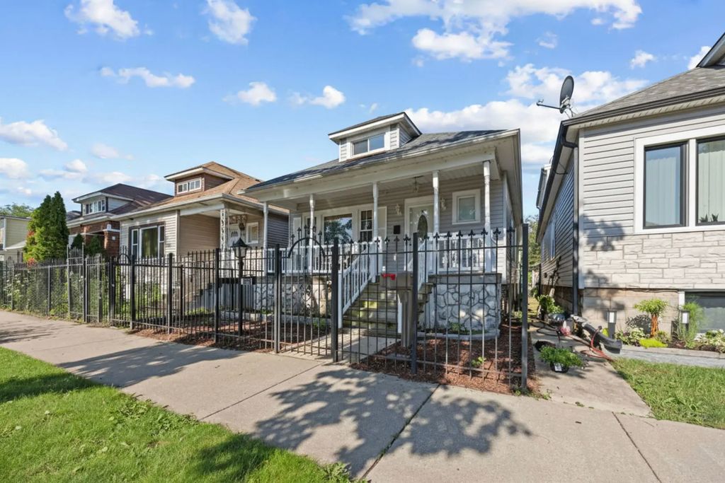 8328 S Essex Avenue, Chicago