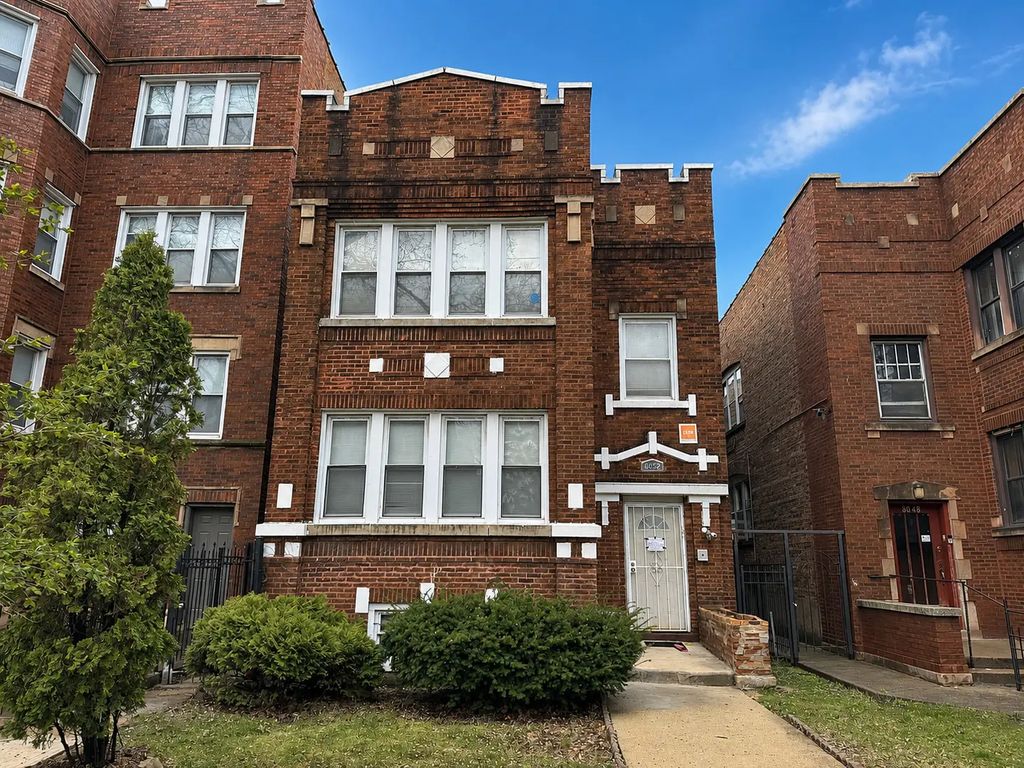8052 S Langley Avenue, Chicago