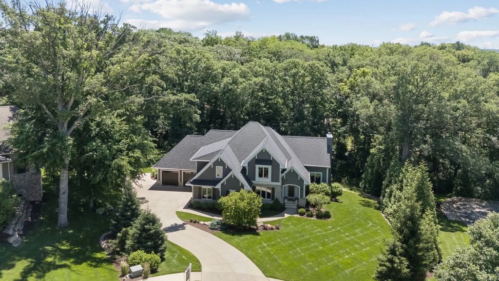 4865 Woody Creek Circle, Bettendorf