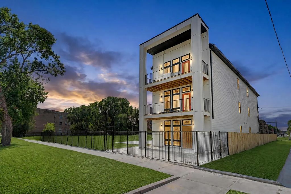5302 S Prairie Avenue, Chicago, 60615