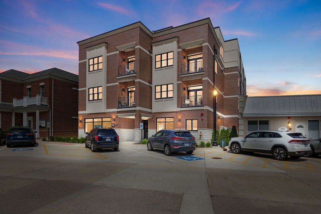 514 Hillgrove Avenue 202, Western Springs, 60558