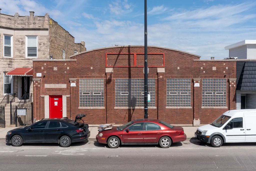 4730 W Armitage Avenue, Chicago, 60639