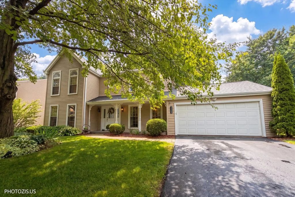 2205 Riverlea Circle, Naperville