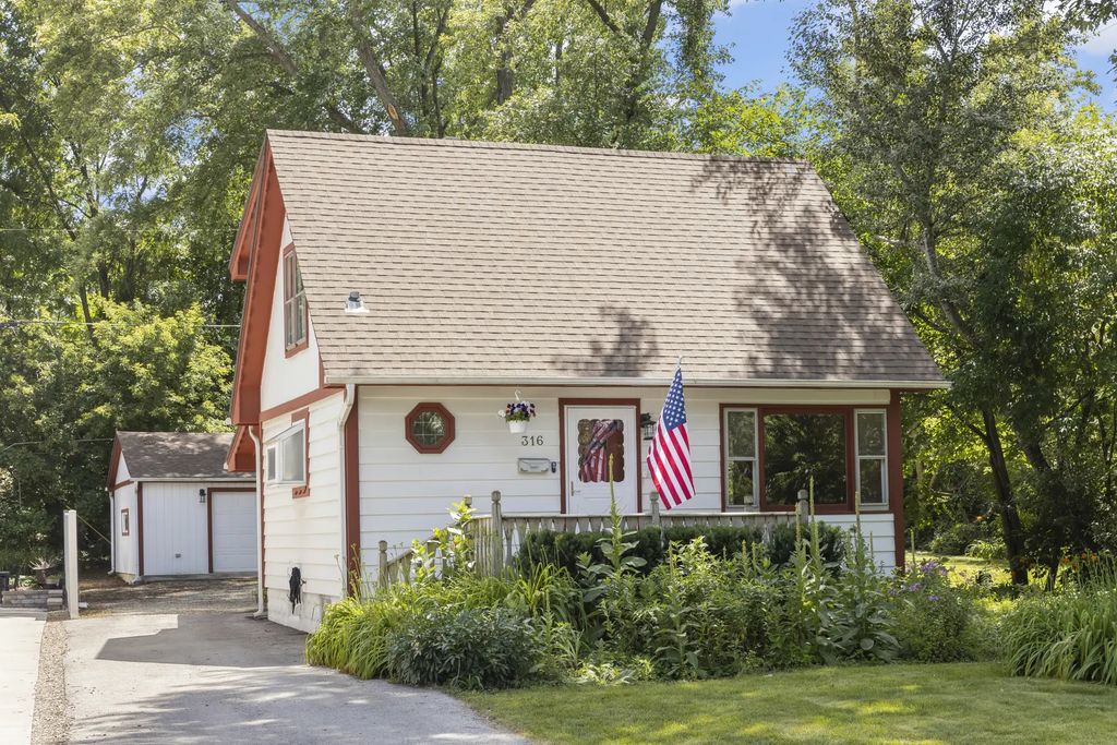 316 W 5th Avenue, Naperville