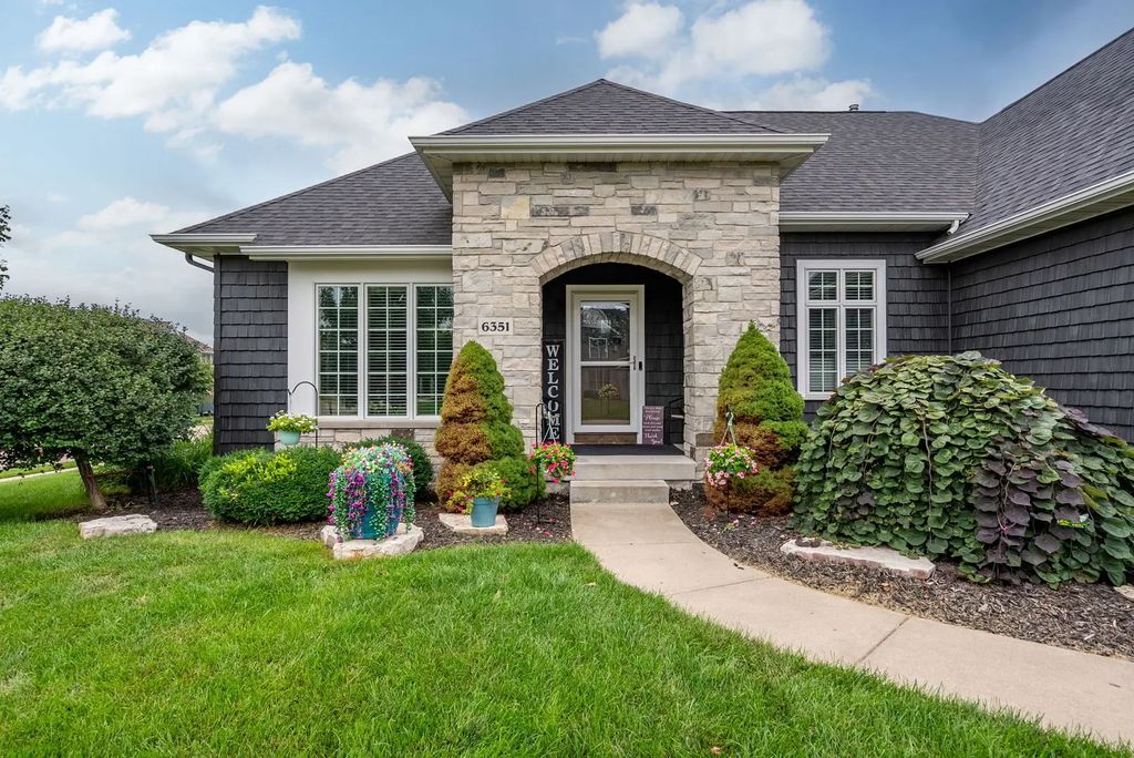 6351 Wildberry Drive, Bettendorf