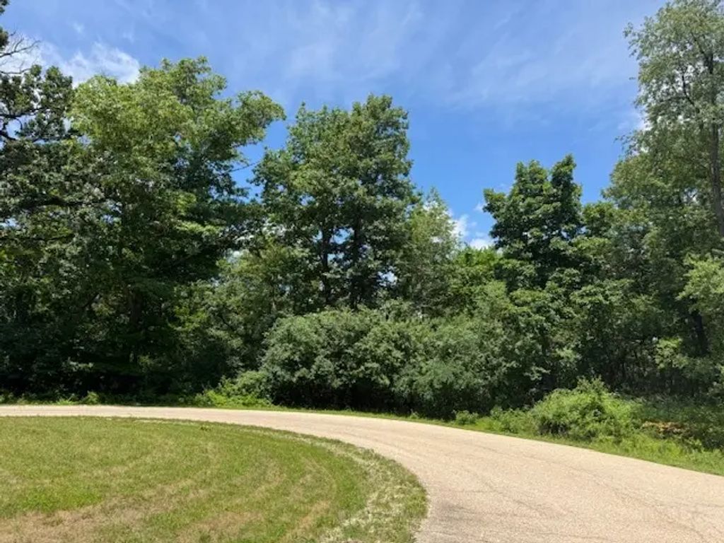 1302 Autumn Ridge Court, Crystal Lake